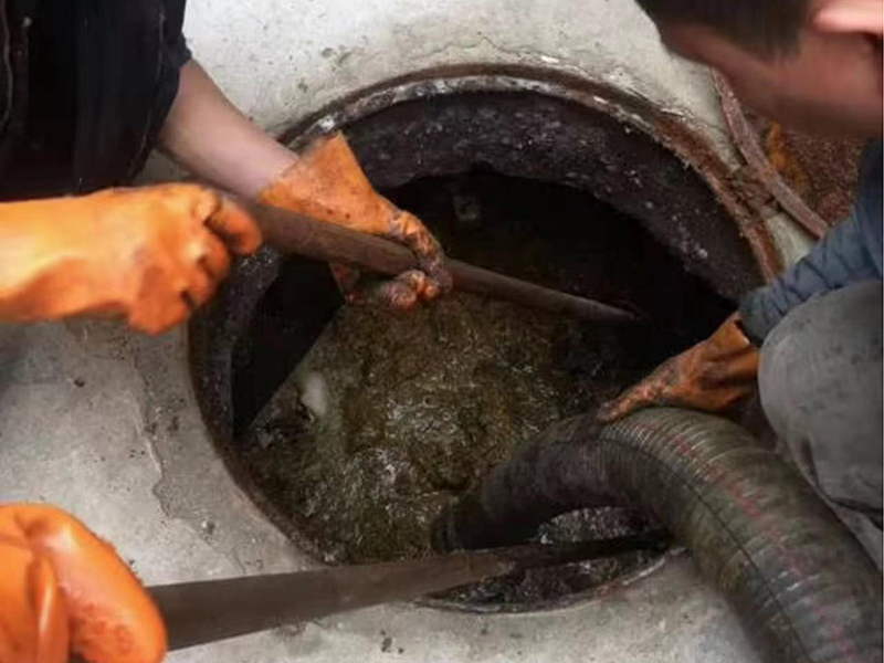 塘厦清理化粪池时如何避免沼气的危害？